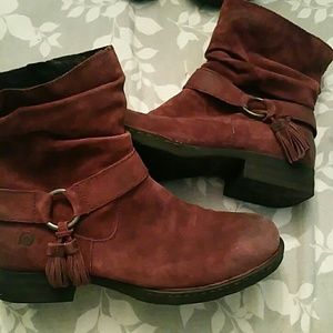 Born boots size 9 red
